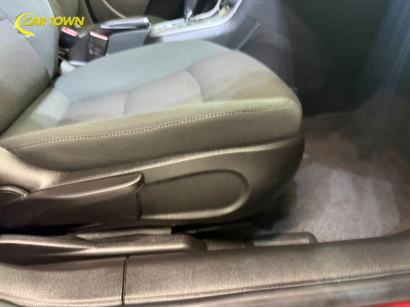 Vehicle photo 25