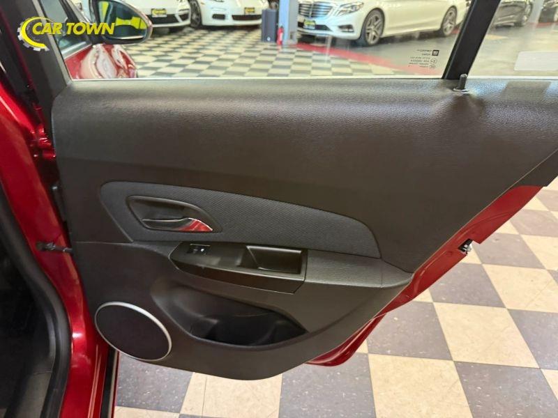 Vehicle photo 26