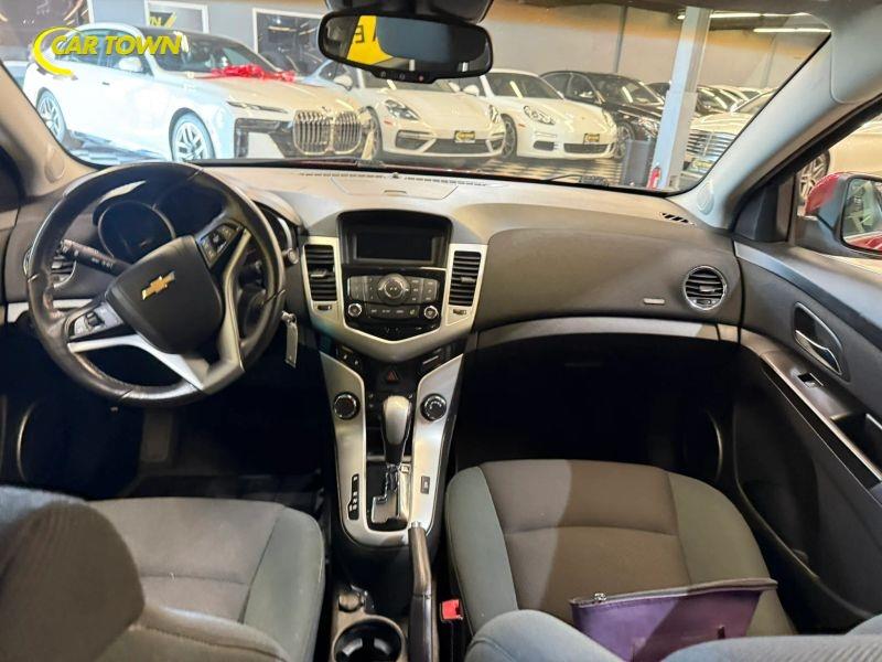 Vehicle photo 28