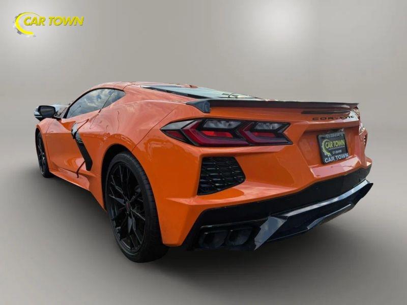 Vehicle photo 12