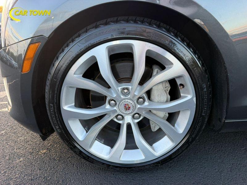 Vehicle photo 15
