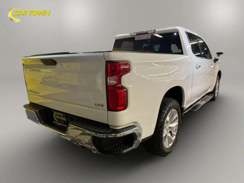 Vehicle photo 11
