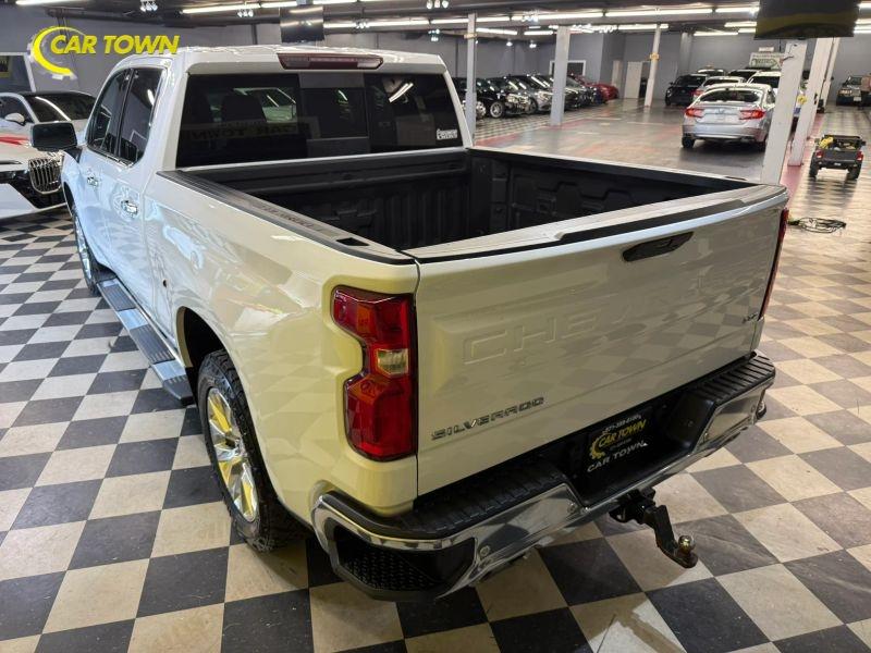 Vehicle photo 14