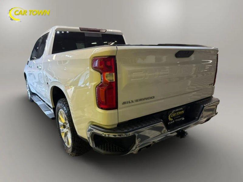 Vehicle photo 15