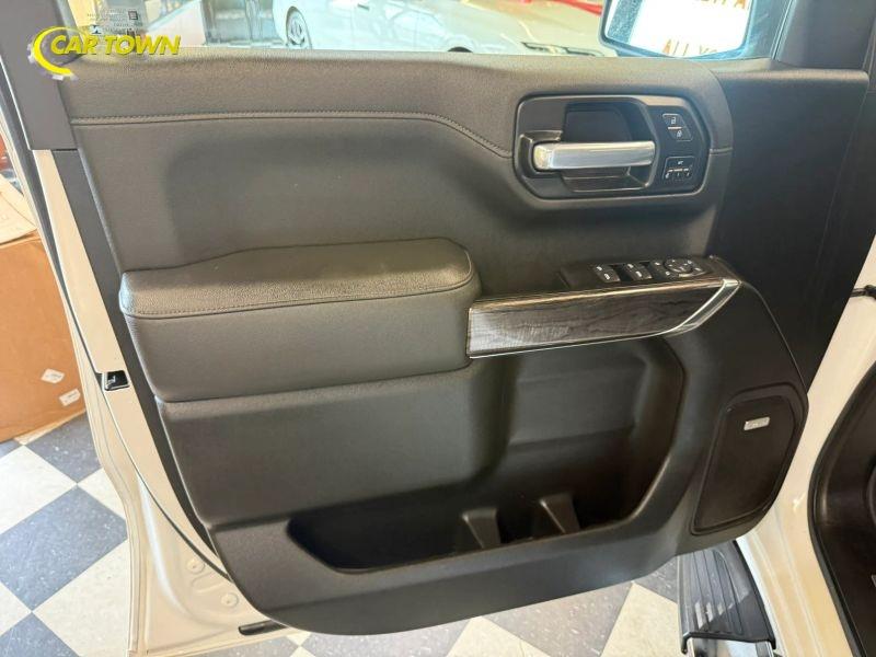 Vehicle photo 22