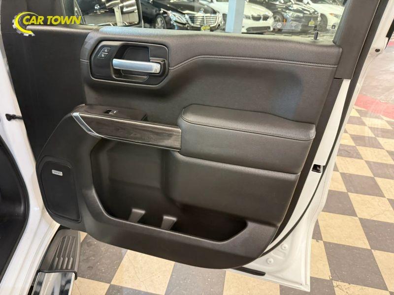 Vehicle photo 23