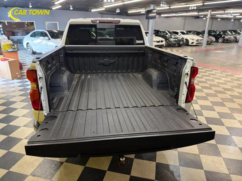 Vehicle photo 31