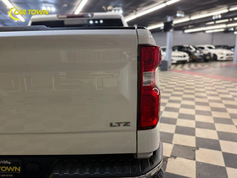 Vehicle photo 35