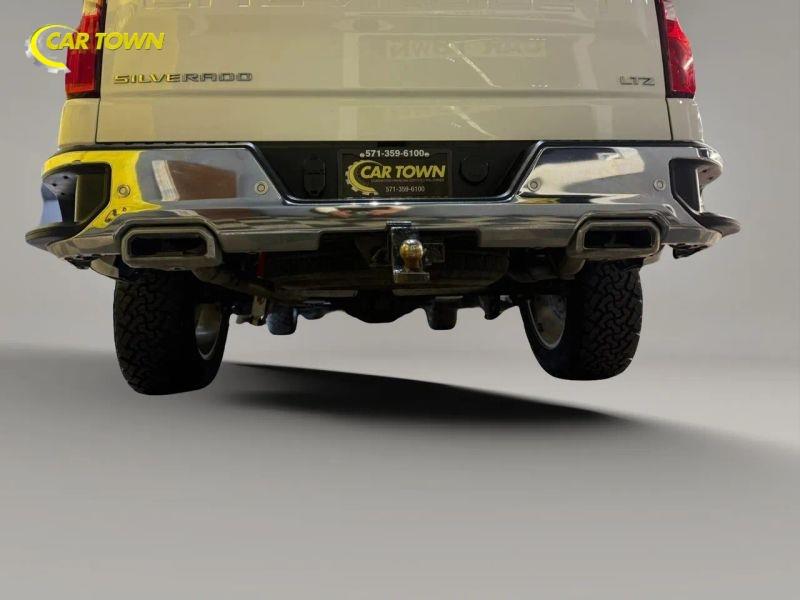 Vehicle photo 36