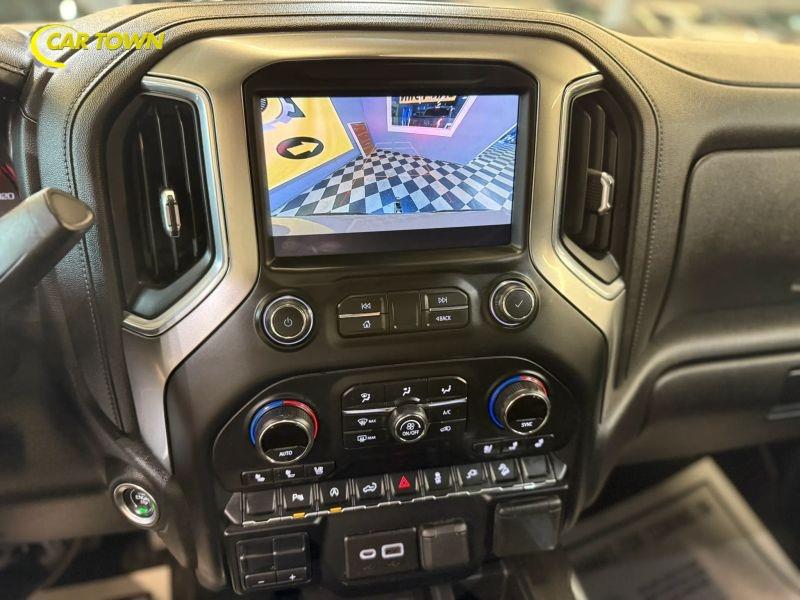 Vehicle photo 38