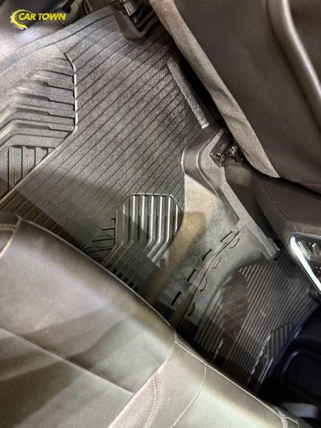 Vehicle photo 46