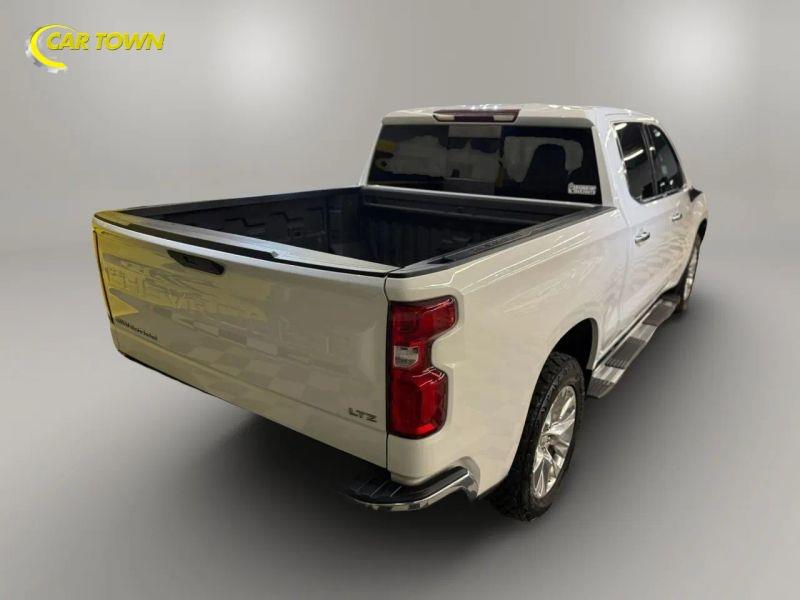 Vehicle photo 8