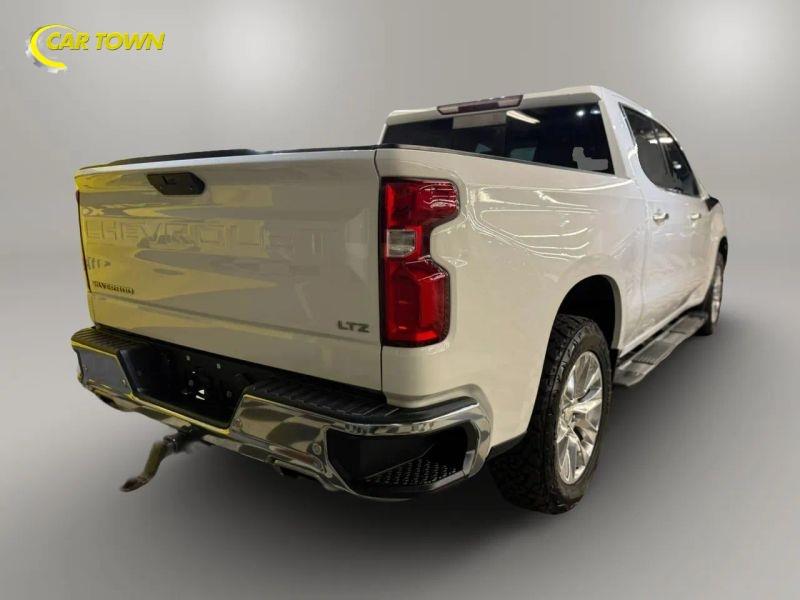 Vehicle photo 9
