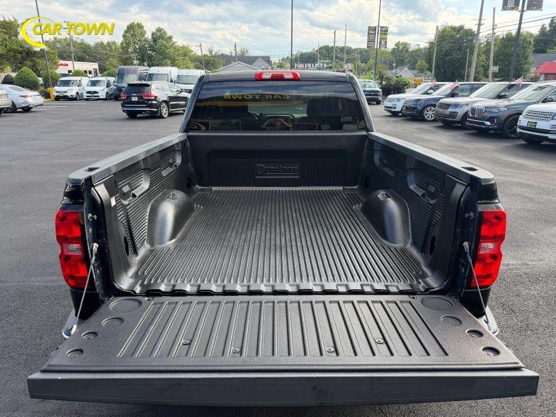 Vehicle photo 13