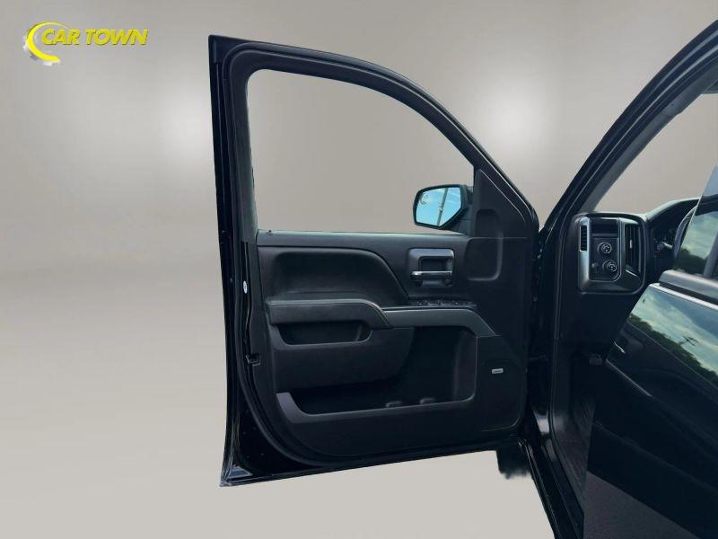 Vehicle photo 19