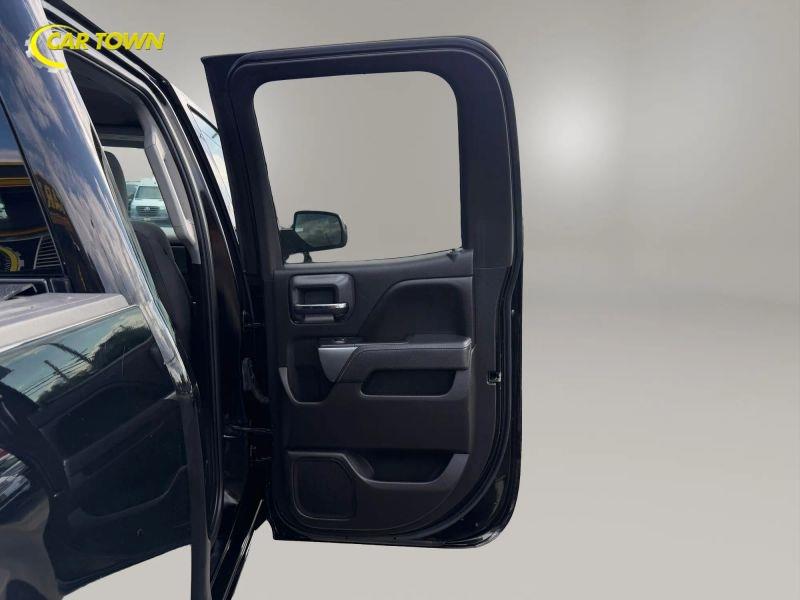 Vehicle photo 24