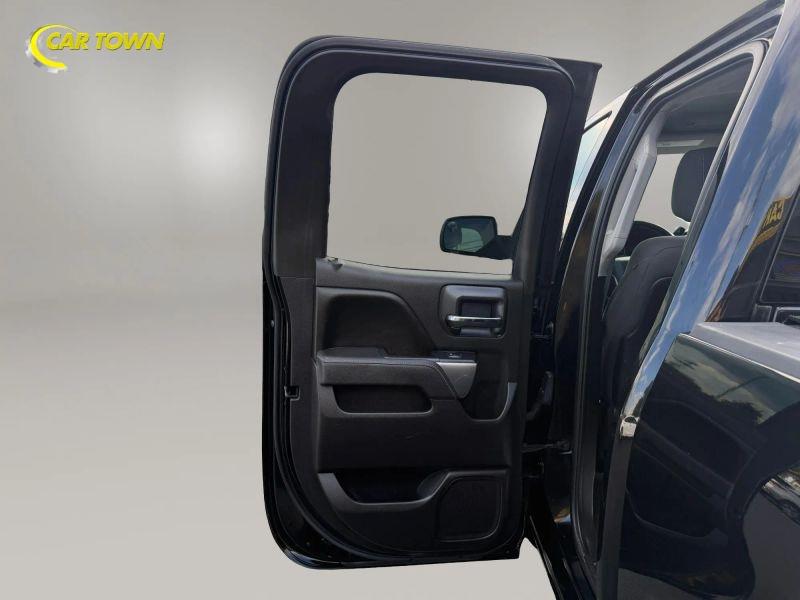 Vehicle photo 26