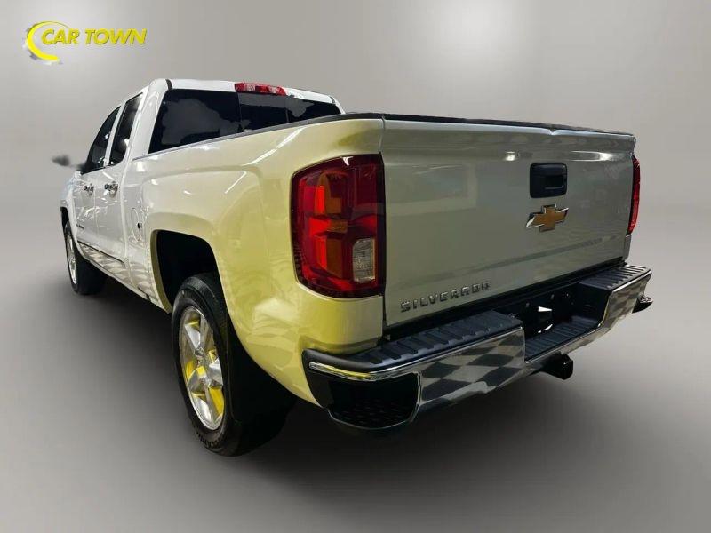 Vehicle photo 13