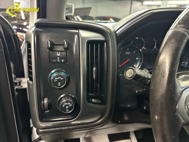 Vehicle photo 18