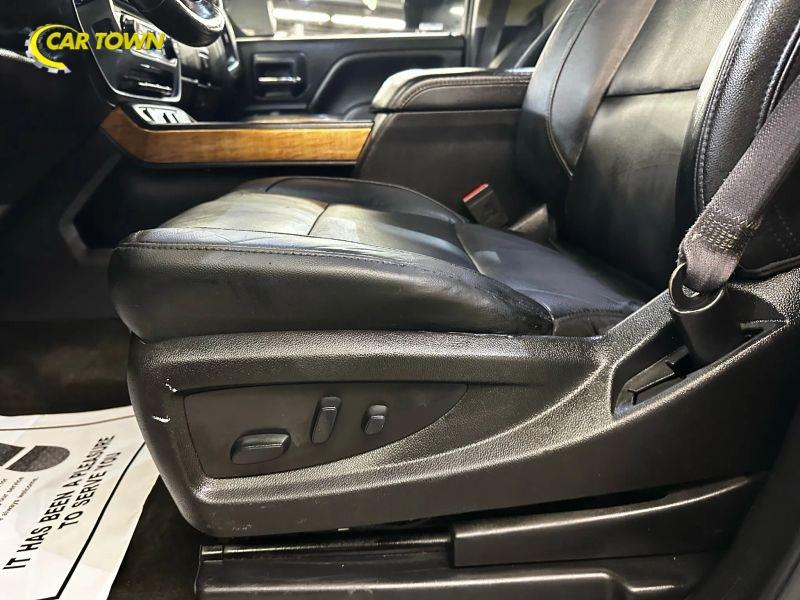Vehicle photo 19