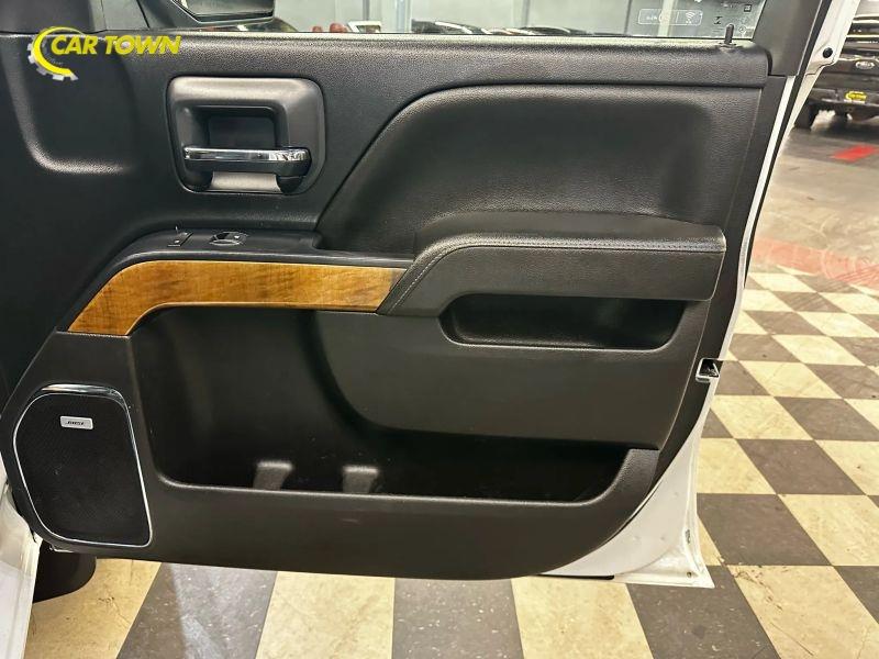 Vehicle photo 22
