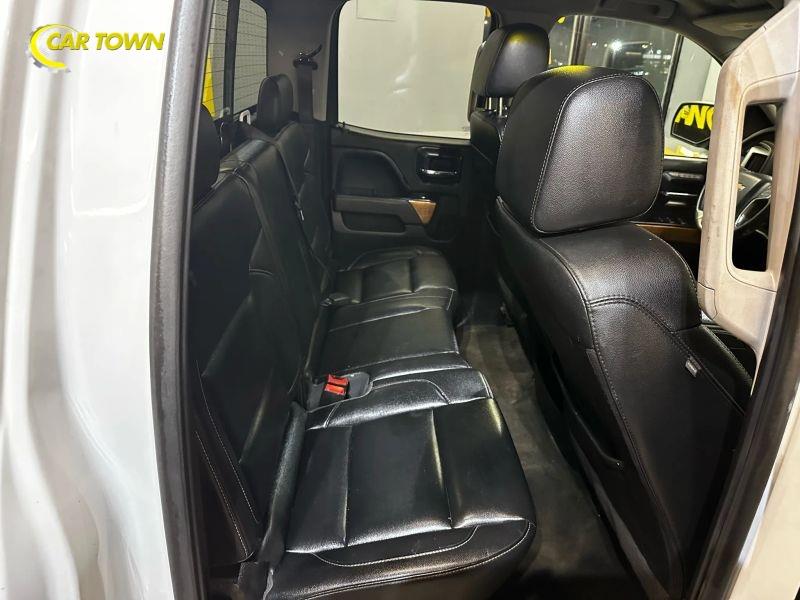 Vehicle photo 24
