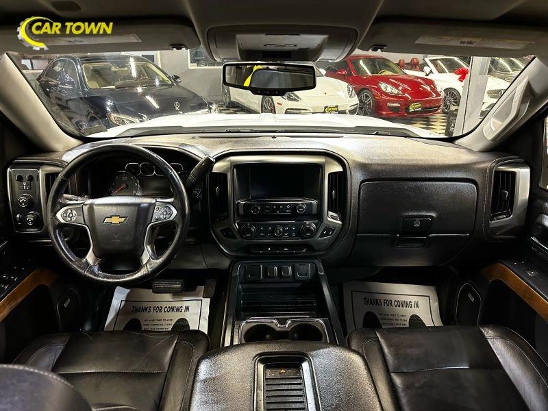 Vehicle photo 28