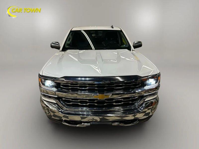 Vehicle photo 3