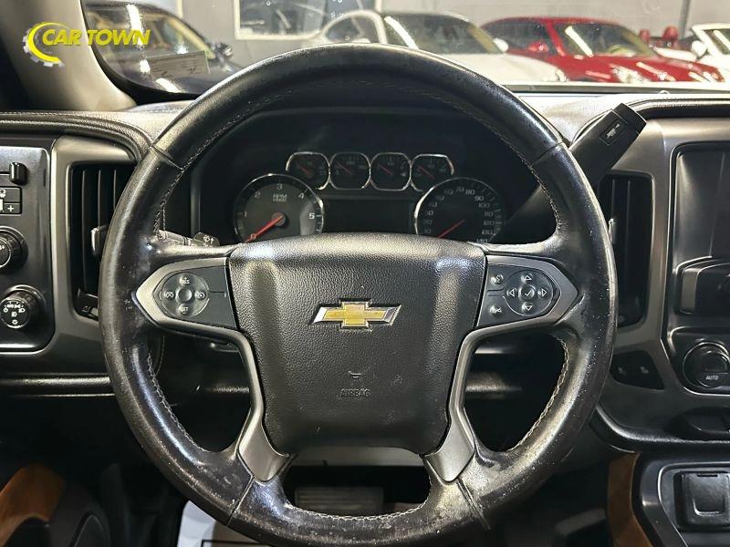 Vehicle photo 30