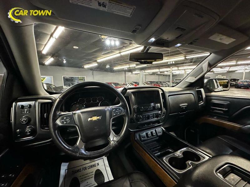 Vehicle photo 31