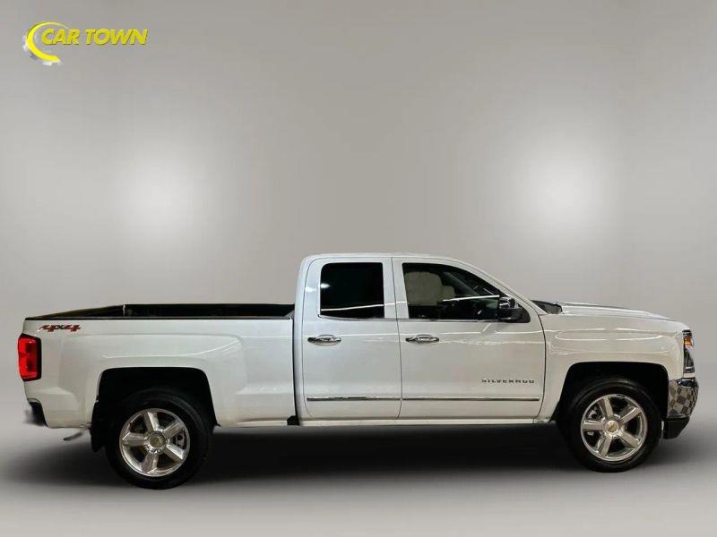 Vehicle photo 7