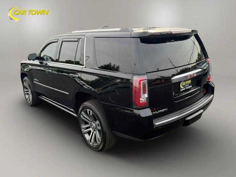 Vehicle photo 12