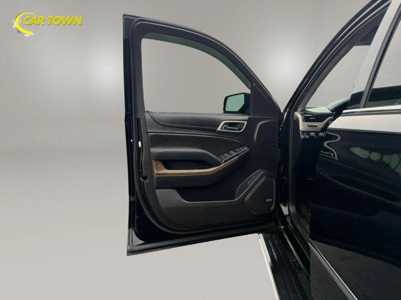Vehicle photo 17