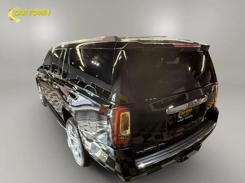 Vehicle photo 12