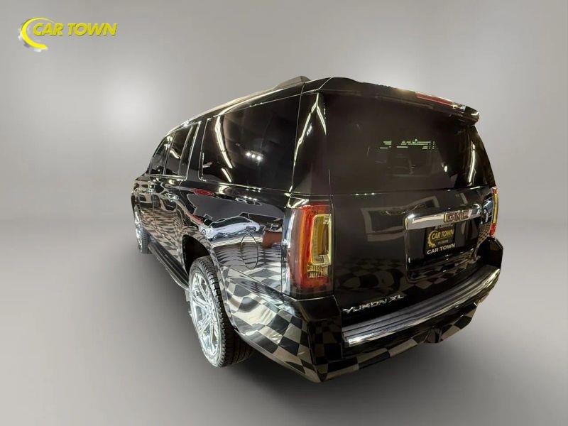 Vehicle photo 13