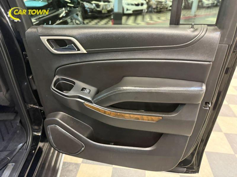 Vehicle photo 32