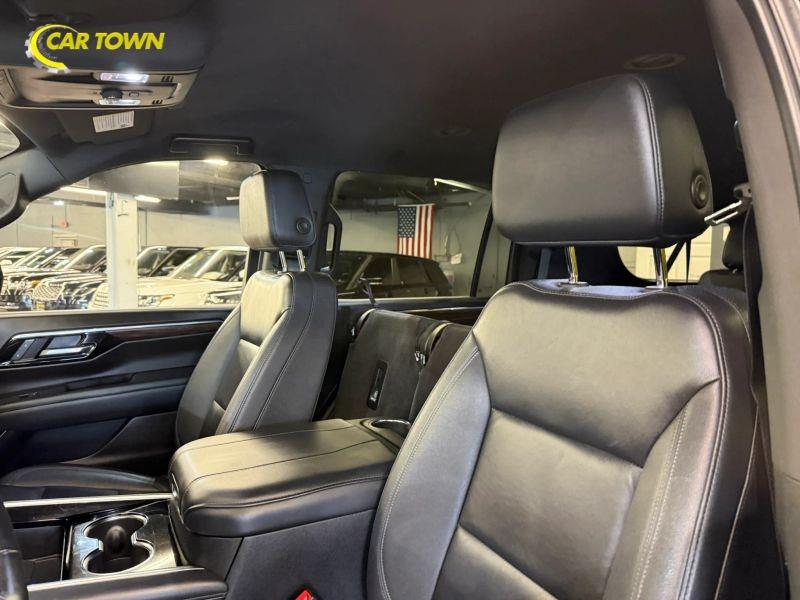 Vehicle photo 17