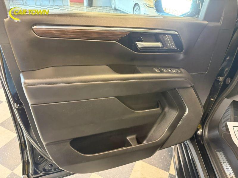 Vehicle photo 19