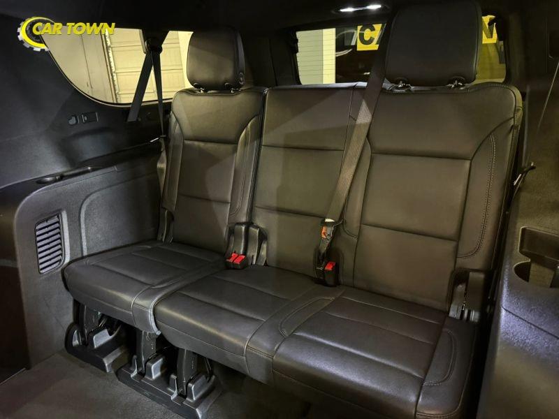 Vehicle photo 23