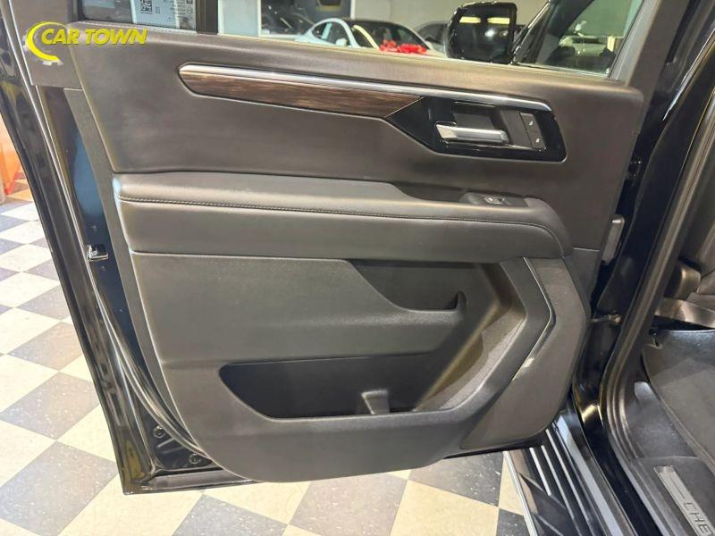Vehicle photo 26