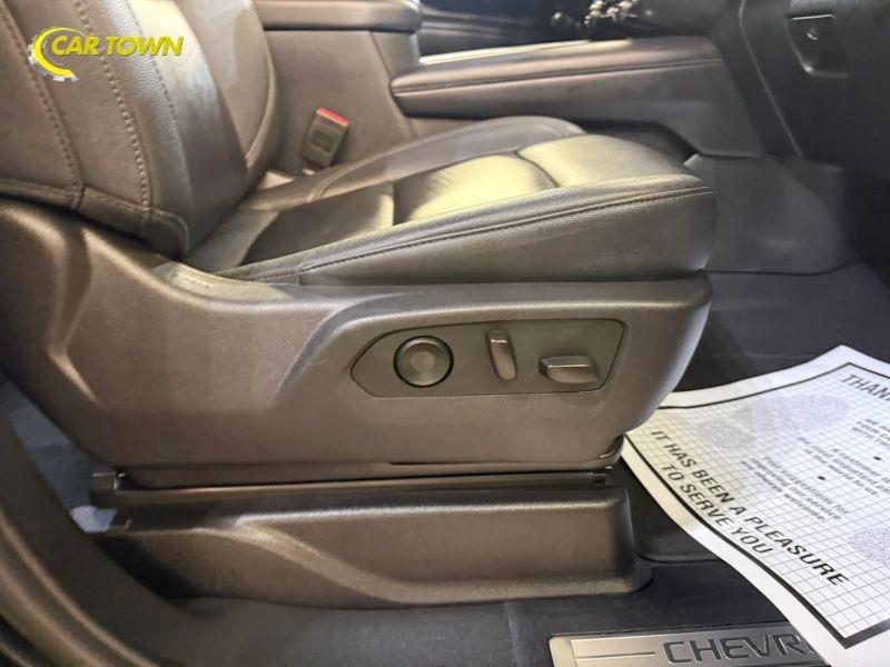 Vehicle photo 29