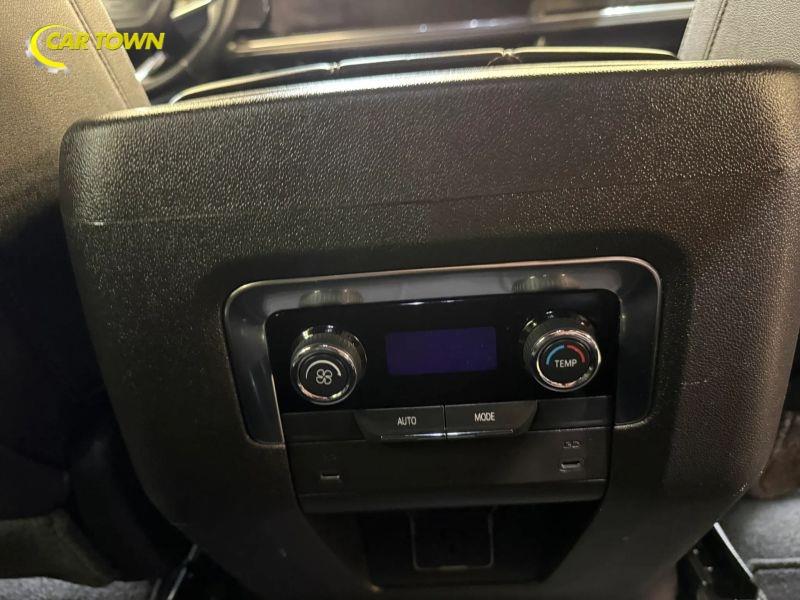 Vehicle photo 32