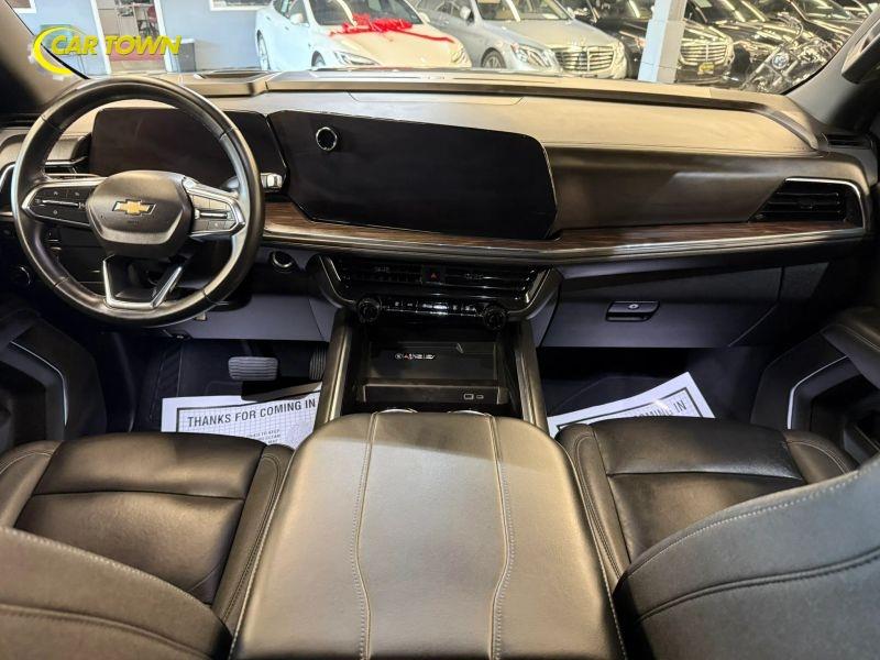 Vehicle photo 33