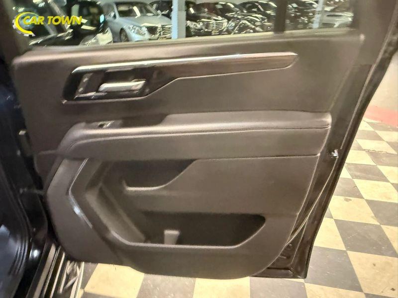 Vehicle photo 34