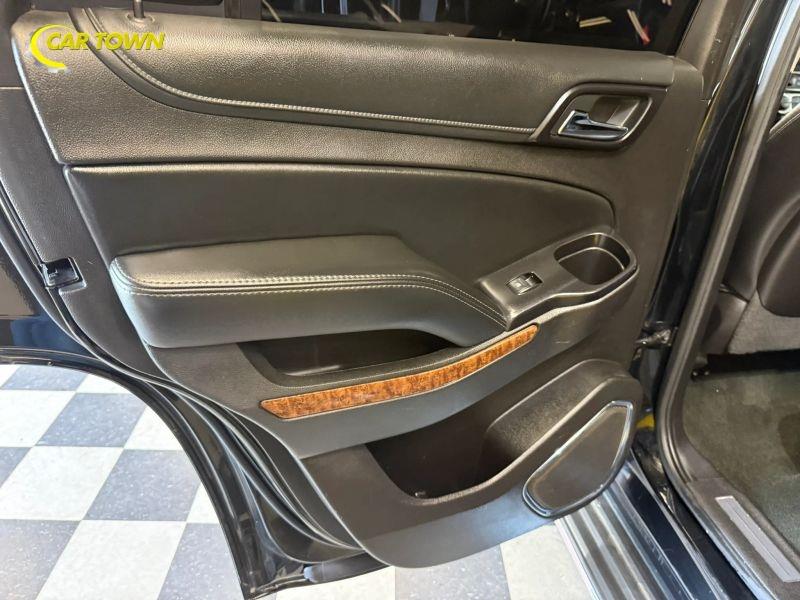 Vehicle photo 29