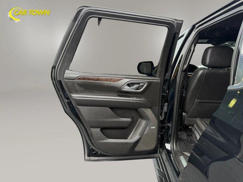 Vehicle photo 24