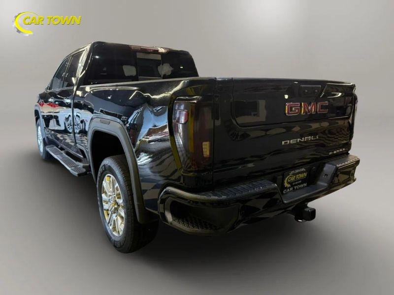 Vehicle photo 13
