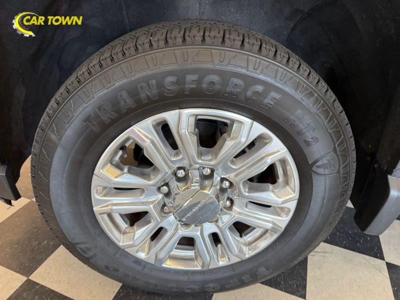 Vehicle photo 15