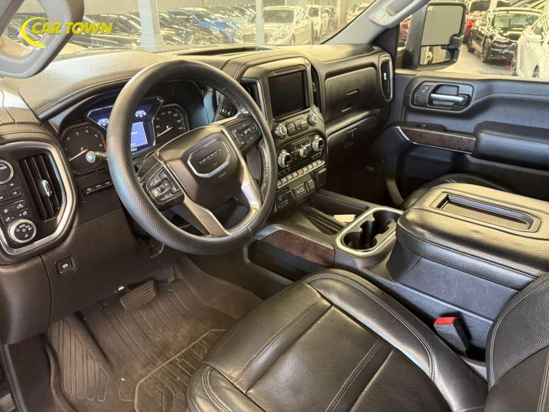 Vehicle photo 16