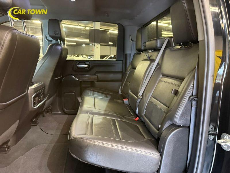 Vehicle photo 21